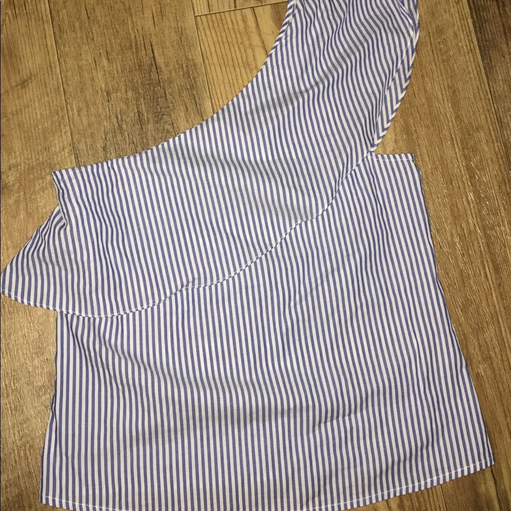 Adorable off the shoulder top